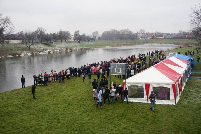 Як у Мукачеві на Водохреща у води Латориці занурювались – 10