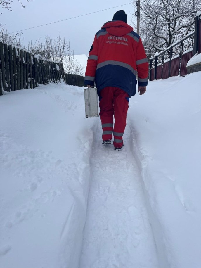 Сніг не завадить медичній допомозі / фото: «103 Закарпаття»