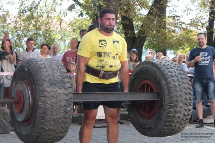 В Ужгороді визначали найсильніших богатирів – 07