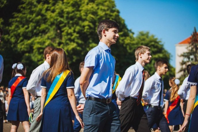 В Ужгородській ЗОШ №3 відлунав останній дзвінок (ФОТО) – 17