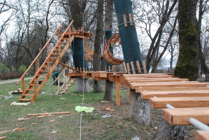 Наприкінці весни в Іршаві відкриють перший у Закарпатті мотузковий парк – 02