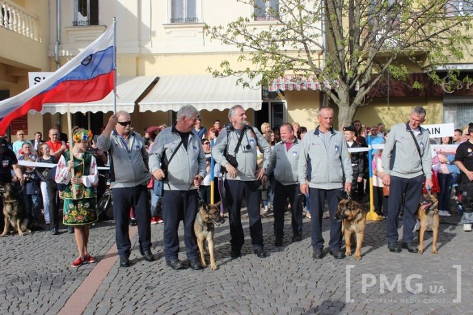 У Мукачеві урочисто відкрили чемпіонат світу зі слідової роботи службових собак – 56