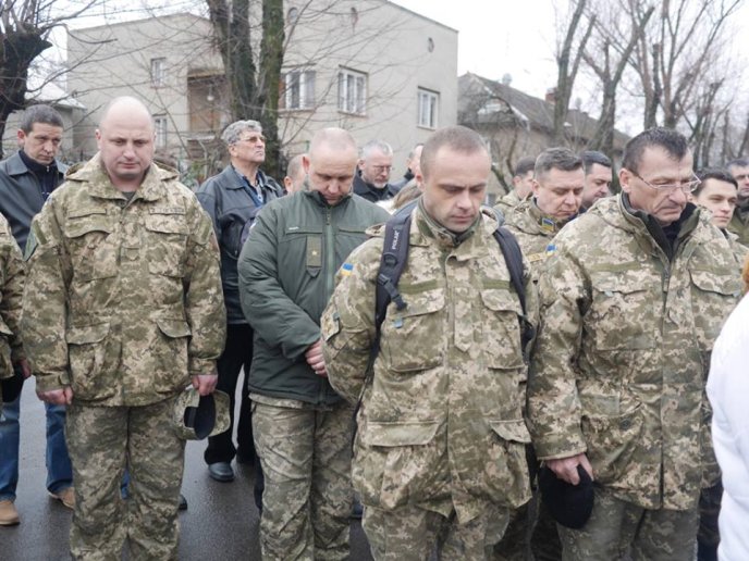 На площі Віталія Постолакі в Ужгороді до Дня пам’яті Небесної Сотні встановили і освятили хрест – 19