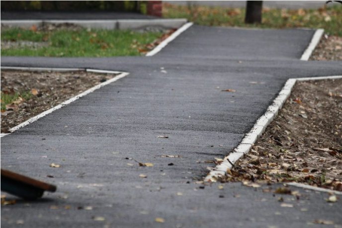 Роботи завершують за 15 адресами: у Мукачеві прозвітували за ремонт внутрішньоквартальних проїздів – 02