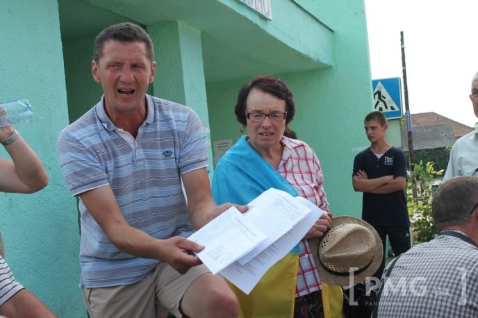 Мешканці Ракошина не збираються відкривати трасу міжнародного сполучення "Київ-Чоп" – 02