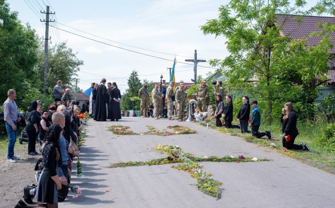 У Чинадіївській громаді поховали загиблого на війні Героя – 02