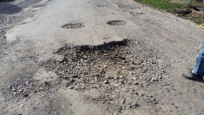 У мережі показали фото жахливого стану доріг, якими їздять жителі Міжгірського району – 07