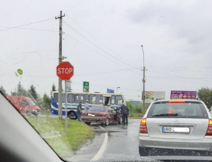 На виїзді із Мукачева сталась аварія – 01