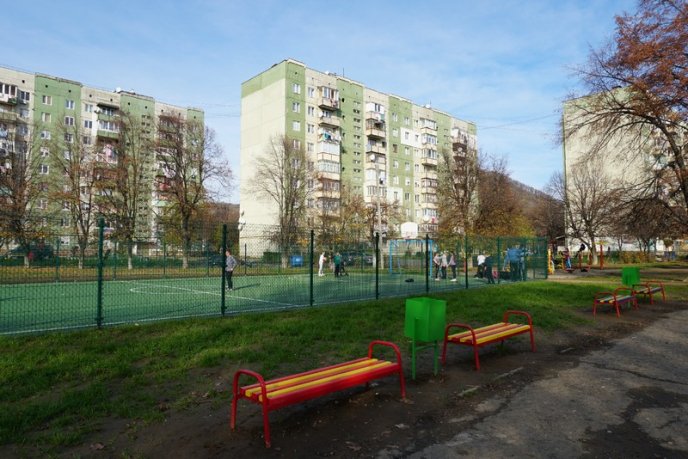 У Мукачеві в НВК №11 відкрили міні-футбольне поле – 05 У Мукачеві в НВК №11 відкрили міні-футбольне поле – 05