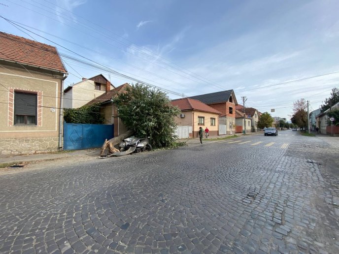 Авто зазнало значних пошкоджень: у Мукачеві сталася аварія – 03