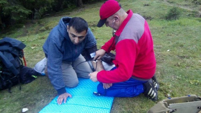 Закарпатці врятували туриста-азербайджанця – 02