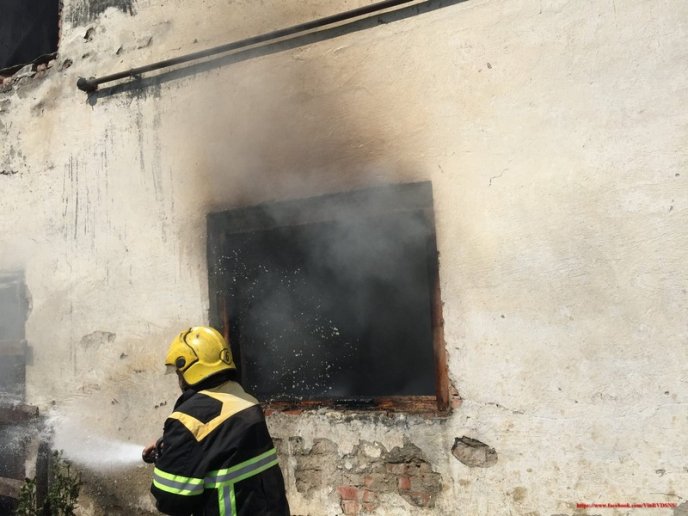 На Виноградівщині згорів житловий будинок та надвірна споруда – 05