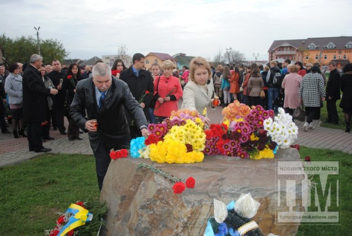 У річницю Майдану мукачівці вшанували пам’ять Небесної Сотні (ФОТОРЕПОРТАЖ) – 11