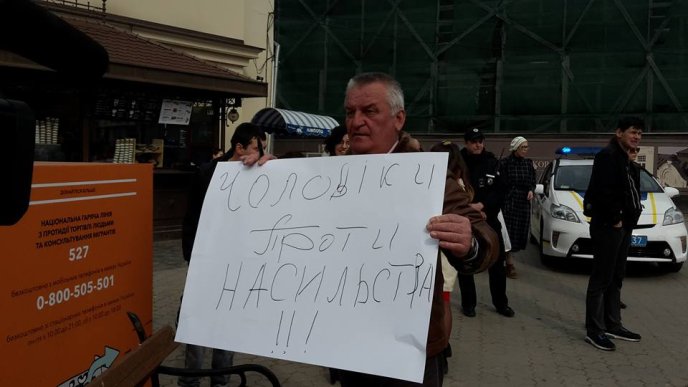 В обласному центрі праворадикали зірвали акцію за права жінок – 02