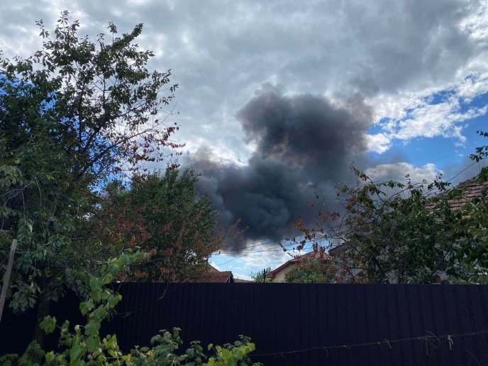 Клуби чорного диму видно в усіх мікрорайонах: що коїться в Мукачеві – 02