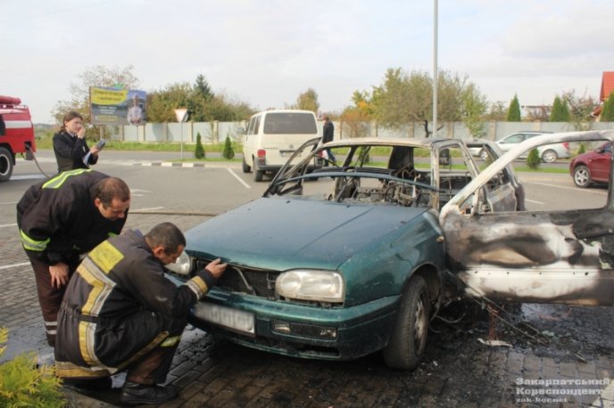 На стоянці біля ужгородського "Дастору" горів автомобіль – 05