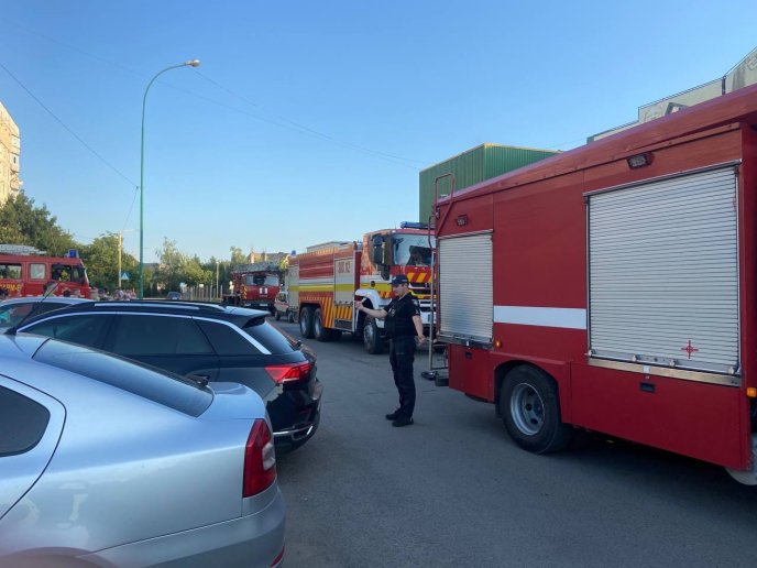 В Ужгороді під вечір горів магазин: відомо, де трапилась пожежа – 04