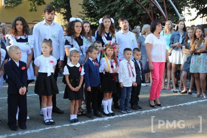 Свято Першого дзвоника відзначили у Мукачівській ЗОШ №1 ім. Пушкіна – 03