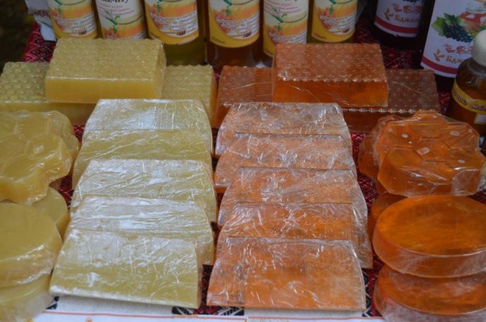 Мед в усіх його варіаціях: в Ужгороді офіційно відкрили ярмарок "Медовий спас" – 17