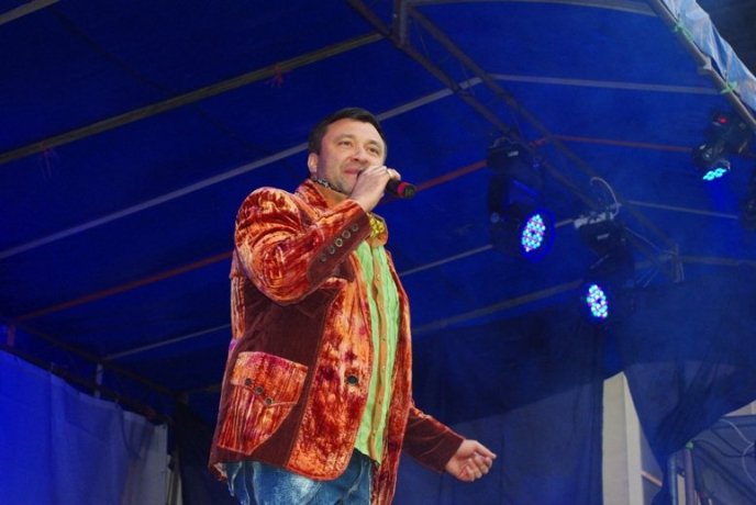 УжНУ з початком нового навчального року вітали Аліна Гросу, "Rock-H" і Степан Гіга (ФОТО) – 02