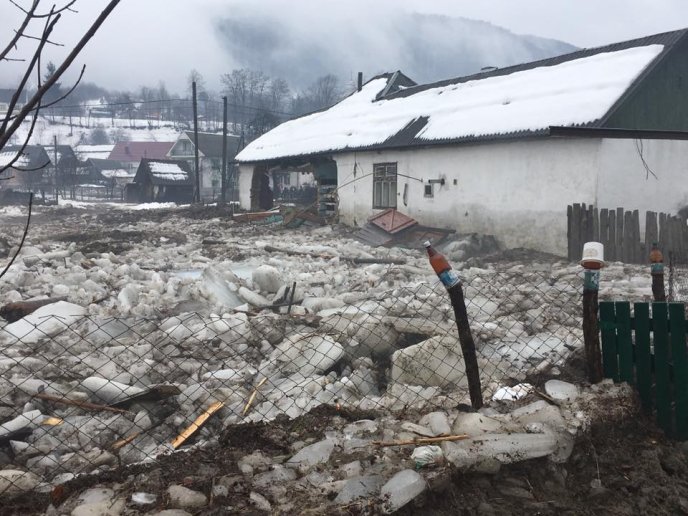 У селі Бронька, що на Іршавщині, вода зруйнувала будинки та засипала брилами городи – 15