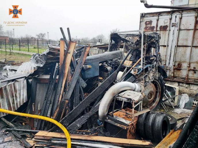Рятувальники розповіли про велику пожежу в Мукачеві – 01