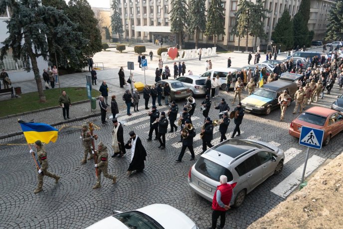 Мав багато друзів: на Закарпатті поховали воїна – 01