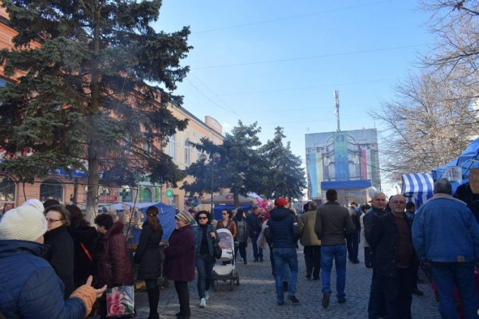 Багато м’яса, бограч, сири та мед: Берегово поринуло у винний фестиваль – 07