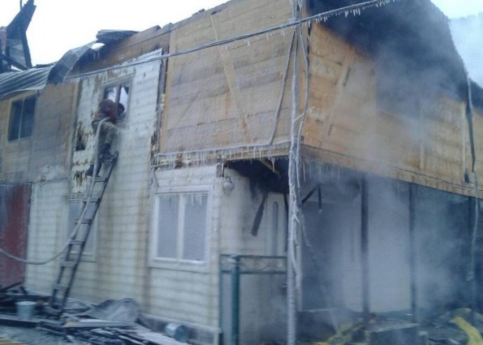 Рятувальники всю ніч ліквідовували пожежу на Тячівщині – 02