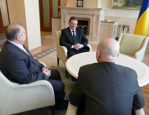 Губернатор Ледида зустрівся з новим гендиректором “Єврокара” (ФОТО) – 01 Губернатор Ледида зустрівся з новим гендиректором “Єврокара” (ФОТО) – 01