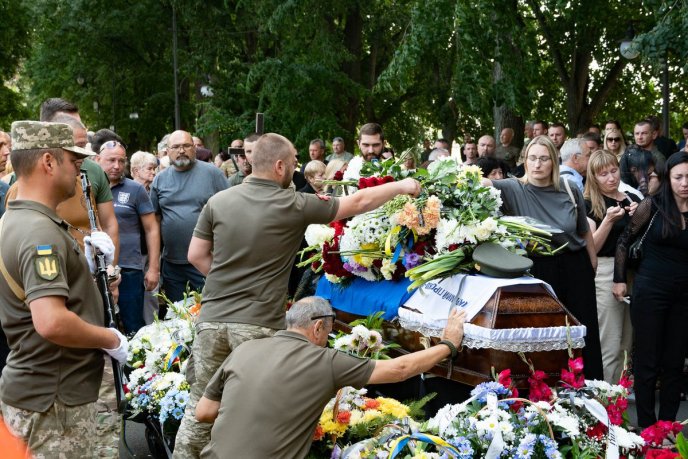 В Ужгороді поховали Героя, який загинув, захищаючи Україну – 04