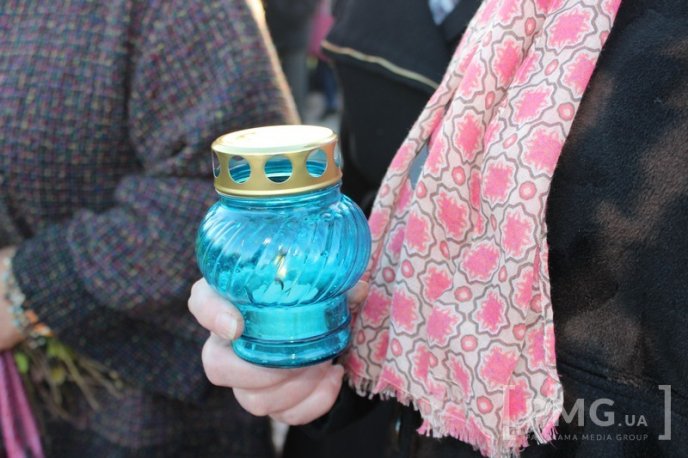 У третю річницю Євромайдану мукачівці вшанували пам’ять Героїв Небесної Сотні – 09