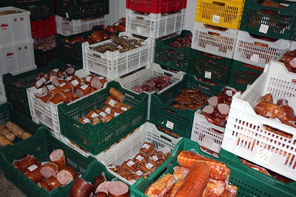 Олександру Ледиді показали як на Мукачівщині ковбаси роблять (ФОТО) – 06