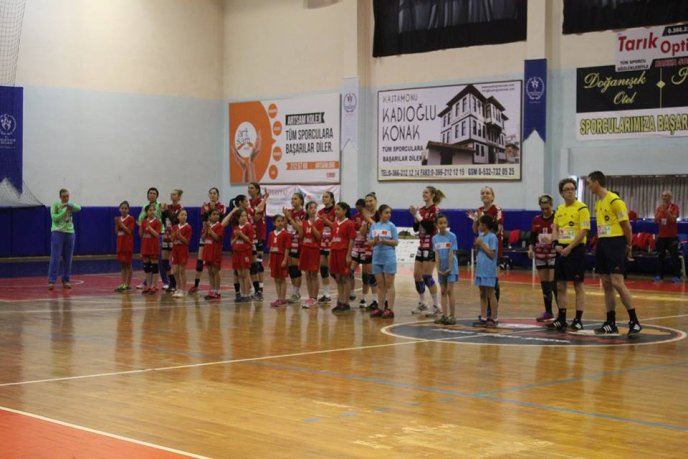 Гандболістки з Ужгорода вдруге поступились суперницям з Туреччини – 03