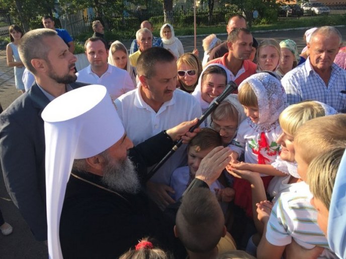 Як в аеропорту "Ужгород" предстоятеля УПЦ МП митрополита Онуфрія зустрічали  – 09