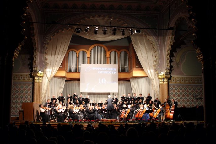 Симфонічний оркестр обласної філармонії пишно відіграв перший ювілейний концерт  – 02