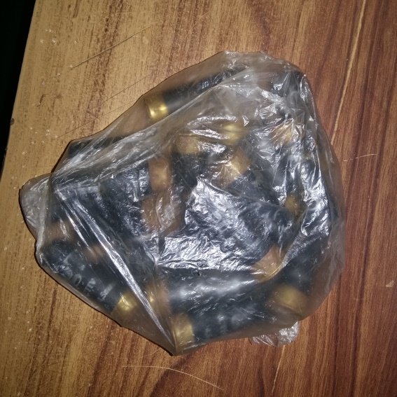 Жителі Ужгорода прийшли у поліцію зі зброєю – 03