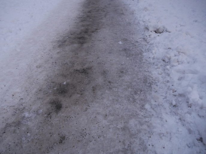 В Ужгороді триває розчистка доріг та тротуарів – 03