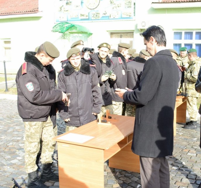 Напередодні Дня захисника України мукачівські прикордонники зустрілись із молоддю – 05