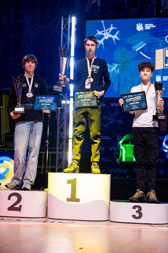 Фото з чемпіонату України з дрон-рейсингу серед дітей, юнаків та юніорів