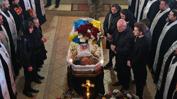 У Мукачеві попрощалися із загиблим на війні Героєм – 05