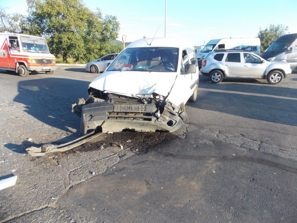 Неподалік поста ДАІ у Великій Копані сталась ДТП: перекинувся мікроавтобус – 04