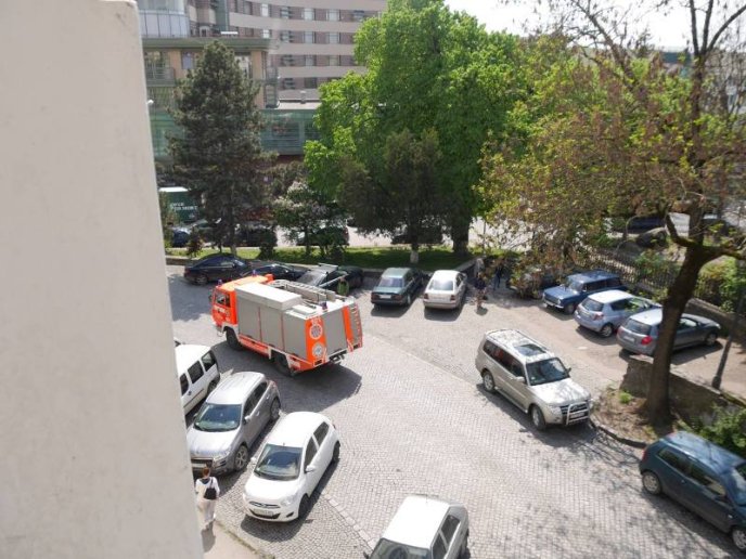 В туалеті Ужгородської міськради знайшли бойову гранату. Рятувальники терміново евакуйовують людей – 03