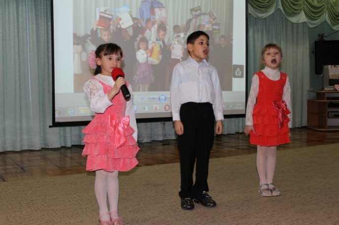 Закарпатські поліцейські вручили подарунки вихованцям Чинадіївського будинку-інтернату – 01