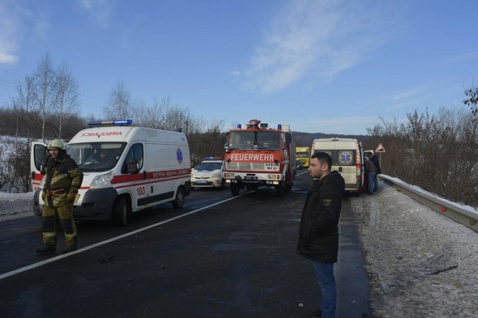 Зіткнулися 5 машин: подробиці масштабної аварії на трасі "Київ-Чоп" – 06