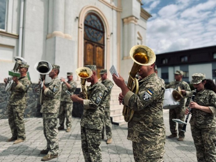 У Мукачеві поховали 31-річного війського 128-ої бригади – 05