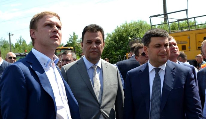 Володимир Гройсман особисто проінспектував розбудову однієї з ключових автодоріг Закарпаття – 02