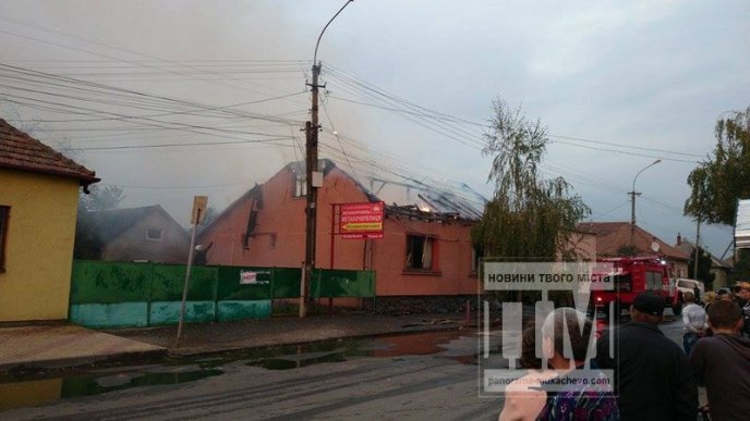 У мікрорайоні Паланок вогонь повністю знищив дах одного із будинків (ФОТО) – 03