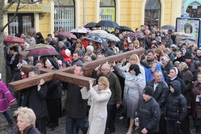 У Мукачеві пройшла масштабна хресна хода (ФОТО) – 12