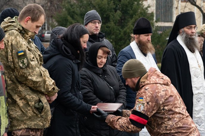 В області поховали військового, який загинув, рятуючи побратимів – 03